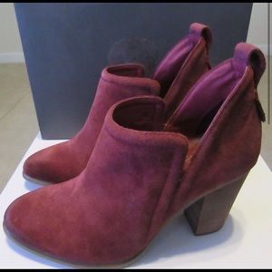 Vince Camuto/Suede Francia Bootie/Size 9.5M